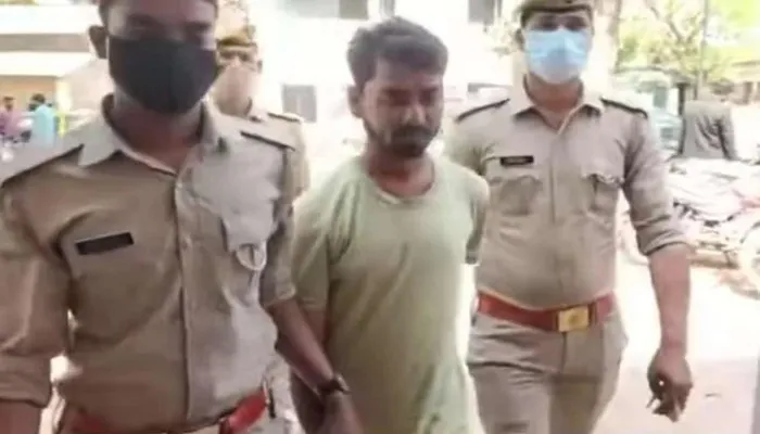 प्रतापगढ़: आरोपी के घर पर पहुंचा योगी सरकार का बुलडोजर, बदमाश ने पुलिस के सामने किया सरेंडर