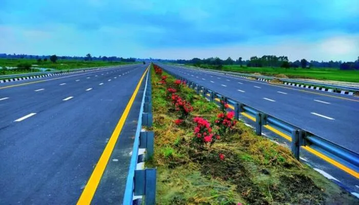 बाराबंकी: दुर्घटनाओं से दहला पूर्वांचल एक्सप्रेस वे, 24 घंटे में हुईं चार दुर्घटना