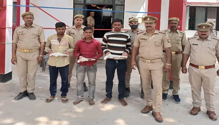 रायबरेली: खानाबदोशों के पास से बरामद हुए असलहे, तीन गिरफ्तार