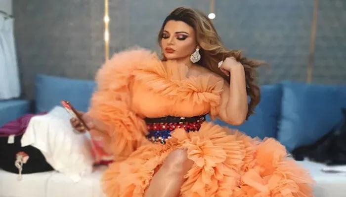 ड्रामा क्वीन राखी सावंत ने फैन्स से की ऐसी डिमांड, छूट गए पसीने