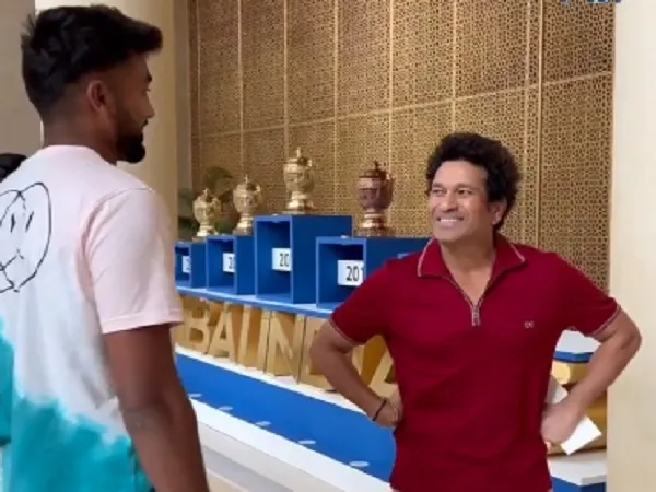 IPL 2022 : मुंबई इंडियंस से जुड़े सचिन तेंदुलकर, खिलाड़ियों ने किया स्वागत