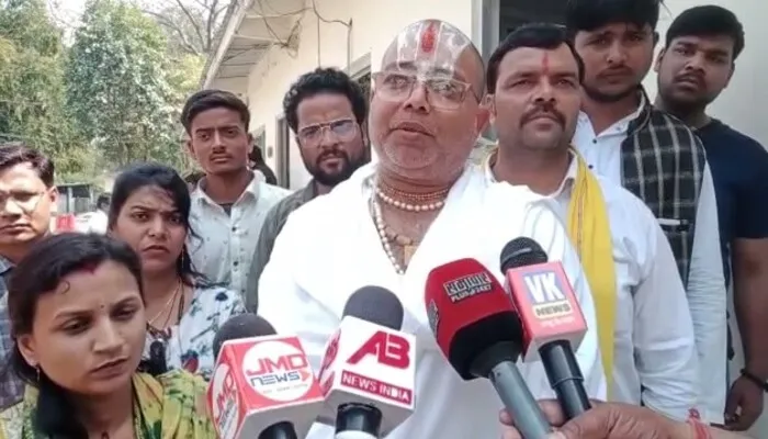 कानपुर: अखण्ड शिवधाम आश्रम की संचालिका ने पुलिस आयुक्त को दिया ज्ञापन