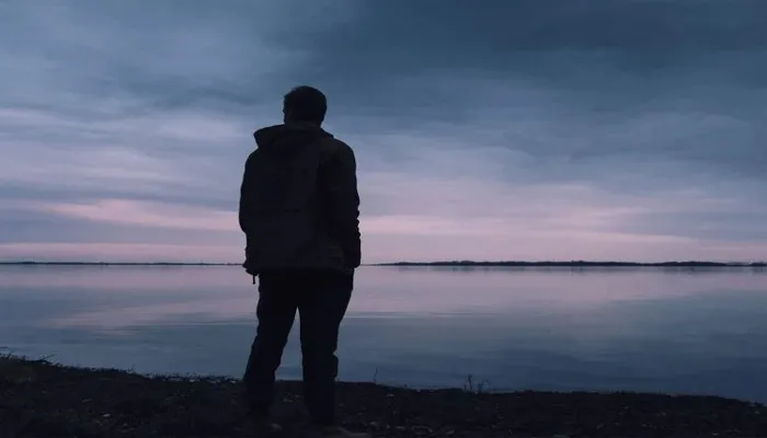 रोज़ तारों को नुमाइश में ख़लल पड़ता है