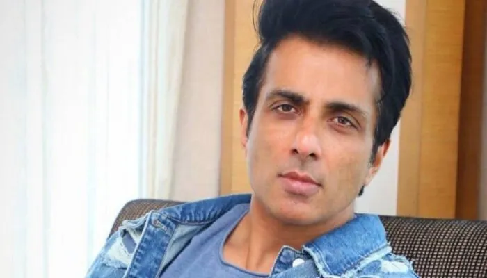 यूक्रेन में फंसे भारतीय छात्रों के लिए मसीहा बनें सोनू सूद, ट्वीट कर कहा- यह मेरा अब तक का सबसे मुश्किल असाइनमेंट