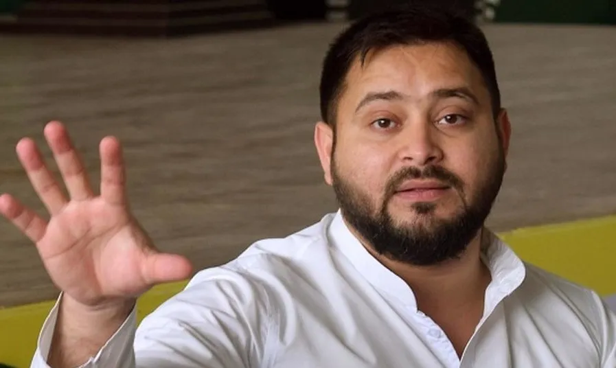 शरद यादव की पार्टी एलजेडी का आरजेडी में विलय, तेजस्वी यादव बोले- ये फैसला हम सब की हिम्मत बढ़ाने वाला फैसला