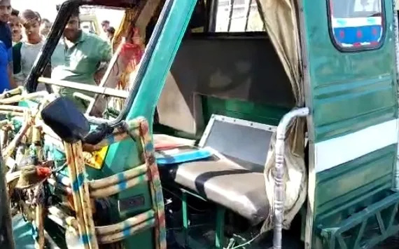 बरेली: खड़े टेंपो में टकराया सवारी भरा टेंपो, चालक की मौत