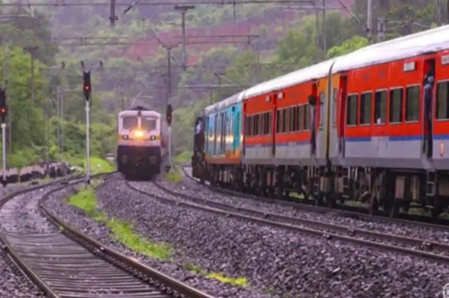 आगरा: ट्रैफिक ब्लॉक के चलते कई ट्रेनें रहेंगी निरस्त, यात्रियों को होगी परेशानी