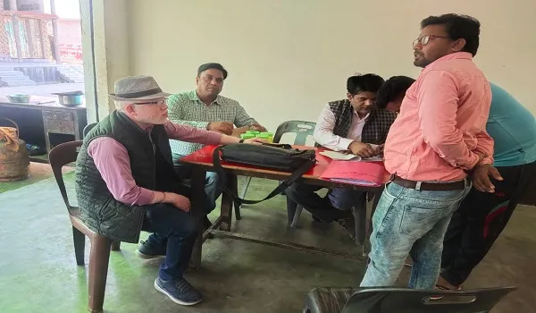 अमरोहा : त्योहार नजदीक आते ही सक्रिय हुआ खाद्य विभाग व ओषधी विभाग, मिठाई की दुकानों पर छापेमारी