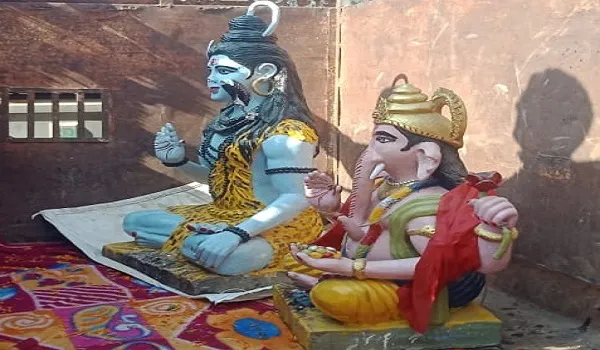 मुरादाबाद : मंदिर में तोड़ फोड़, मूर्तियां खंडित कीं