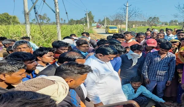 अमरोहा : अज्ञात वाहन ने ट्रैक्टर-ट्रॉली में मारी टक्कर, एक की मौत