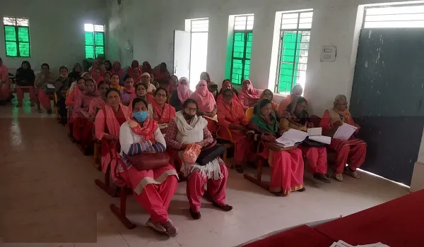 मुरादाबाद : महिलाओं और बालिकाओं को बताए मासिक धर्म में स्वच्छता के तरीके