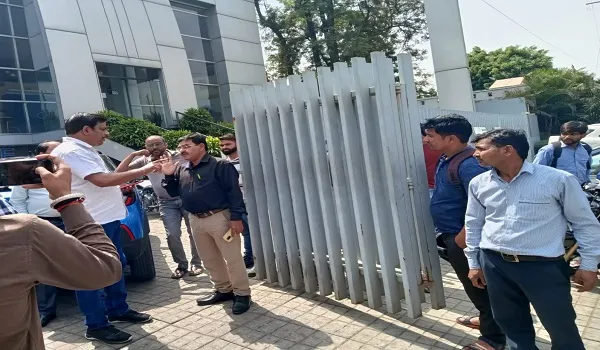 मुरादाबाद : 18.98 लाख से अधिक के बकाए में फोर्ड शोरूम, स्टेट बैंक व केजीके कालेज कुर्क