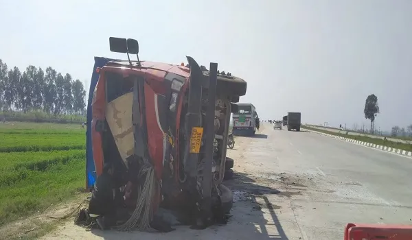 रामपुर : देहरादून-बरेली मार्ग पर कैंटर और रोडवेज बस में भिड़ंत, चालक की मौत