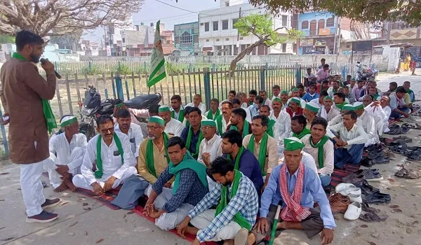 संभल : किसानों का सरकार पर वादा खिलाफी का आरोप