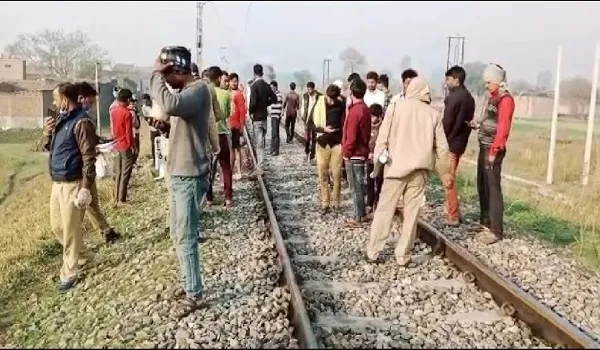 संभल: रेलवे ट्रैक पर मिला युवक का शव, पिता ने जताई हत्या की आशंका