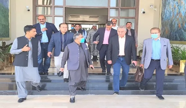 चीन के लिए रवाना हुए पाकिस्तान के विदेश मंत्री, अफगानिस्तान मुद्दे पर करेंगे बातचीत
