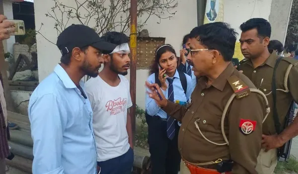 अमरोहा : हमलावरों ने कॉलेज बस में तोड़फोड़ कर छात्रों को पीटा, कई घायल