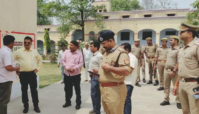 बहराइच: डीएम ने विद्यालयों का किया निरीक्षण, नकल की सूचना पर नपेंगे केंद्र व्यवस्थापक