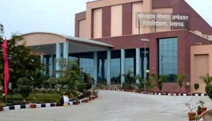 लखनऊ: बीबीएयू के कुलपति ने शिक्षकों की योग्यता पर उठाए सवाल, जानें क्या कहा?