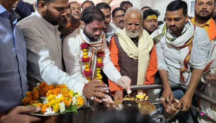 बाराबंकी: राज्यमंत्री सतीश चन्द शर्मा ने की औसानेश्वर महादेव की पूजा-अर्चना