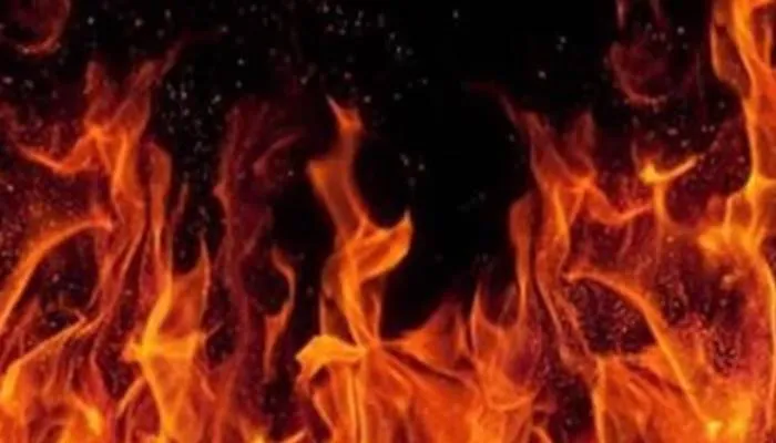 गोंडा: सीएमओ ऑफिस में लगी आग, कई दस्तावेज जलकर स्वाहा