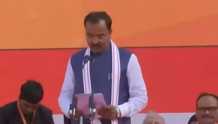 Yogi Sarkar 2.0: सीएम योगी के साथ केशव प्रसाद मौर्य ने भी ली पद व गोपनीयता की शपथ