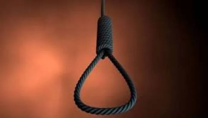 अमेठी: शिक्षिका का फंदे से लटका मिला शव, जांच में जुटी पुलिस