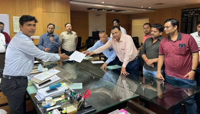 लखनऊ: मंडी परिषद के निदेशक से मिले व्यापारी, मैनुअल व ऑनलाइन दोनों व्यवस्थाओं को जारी रखने की उठाई मांग