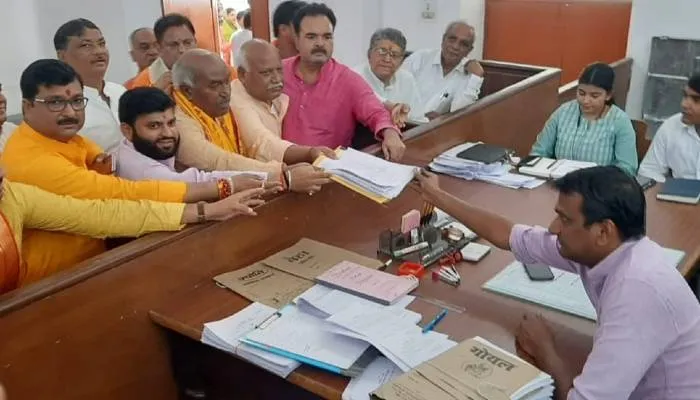 UP MLC Election: अयोध्या से भाजपा प्रत्याशी डॉ. हरिओम ने दाखिल किया नामांकन