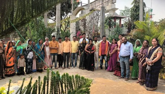 बहराइच: विहिप ने किया होली मिलन समारोह का आयोजन, भेदभाव मिटाकर आपस में गले मिले लोग
