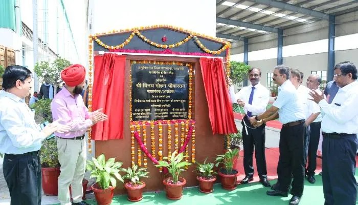रायबरेली: आरेडिका में प्रथम वंदे भारत प्रोटोटाइप कोच व टेस्टिंग शेड का महाप्रबंधक ने किया उद्घाटन