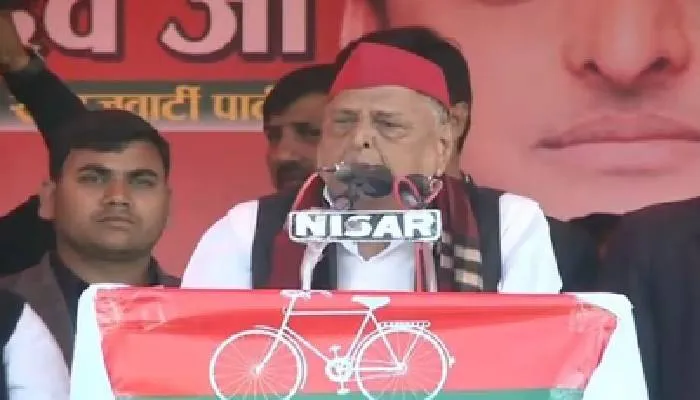 किसान, नौजवान के उत्थान के बिना देश का विकास संभव नहीं : मुलायम सिंह यादव