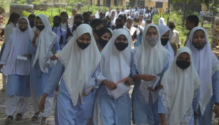 UP Board Exam: अयोध्या में पहले दिन 10वीं के 3,727 विद्यार्थियों ने छोड़ी हिंदी की परीक्षा