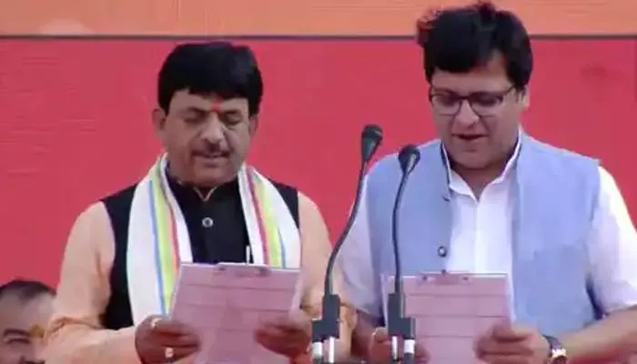 नितिन अग्रवाल ने जैसे ही ली मंत्री पद की शपथ तो खुशी से झूमे हरदोई के लोग