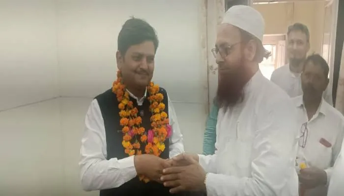अब सभी मदरसों में राष्ट्रगान अनिवार्य : कमर अली