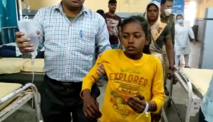 कानपुर: दवा खाने के बाद परिषदीय विद्यालय के एक दर्जन बच्चे हुए बीमार, अस्पताल में भर्ती