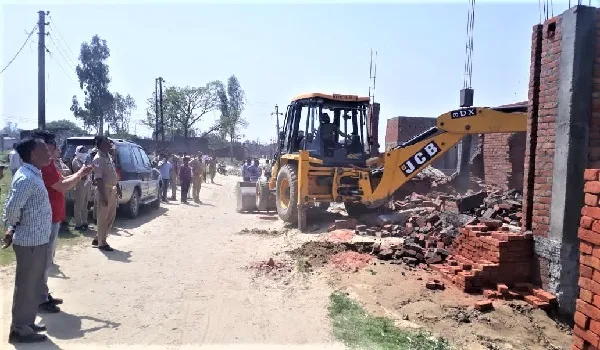 रामपुर : सैजनी नानकार में गरजी आरडीए की जेसीबी, अवैध निर्माण ध्वस्त