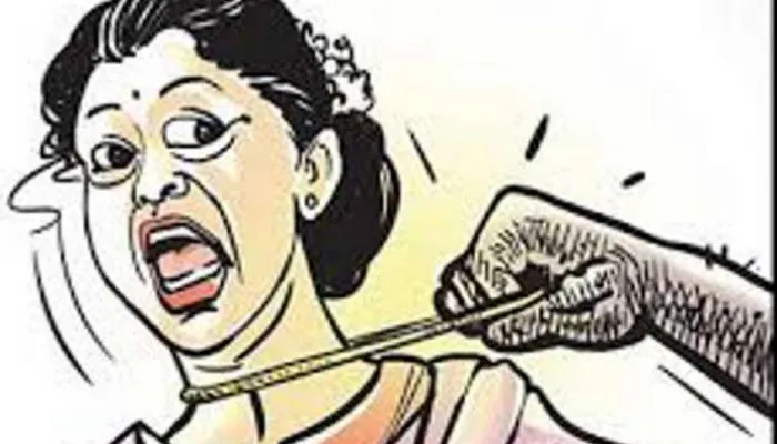 अयोध्या: पहले मांगा पान मसाला फिर महिला की चेन खींचकर भागे युवक