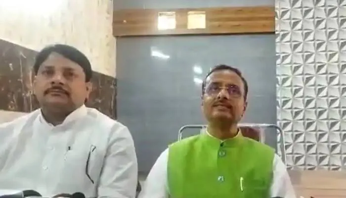 भाजपा की जीत के बाद कानपुर पहुंचे डॉ. दिनेश शर्मा, राजस्थान के सीएम पर बोला हमला, जानें क्या कहा?