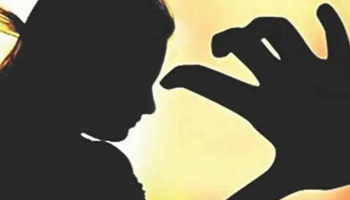 प्रतापगढ़: रेलवे स्टेशन के टॉयलेट में महिला से दुष्कर्म, आरोपी की तलाश में जुटी पुलिस