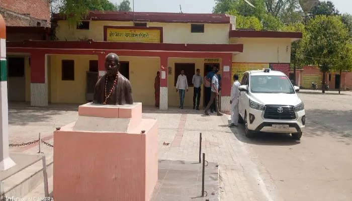 उन्नाव: कार्यालय से अनुपस्थित अधिकारी भी कागजों पर रहते हैं उपस्थित, सीडीओ के औचक निरीक्षण में खोली पोल