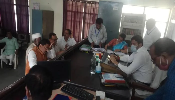UP MLC Election: सपा व भाजपा के प्रत्याशियों ने आखिरी दिन दाखिल किया नामांकन