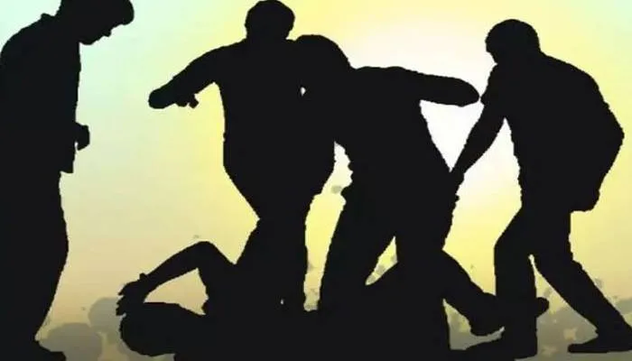 कुशीनगर: आखिरकार जिंदगी का जंग हार गया बाबर, भाजपा को वोट देने पर पटीदारों ने की थी पिटाई, इलाज के दौरान हुई मौत, केस दर्ज