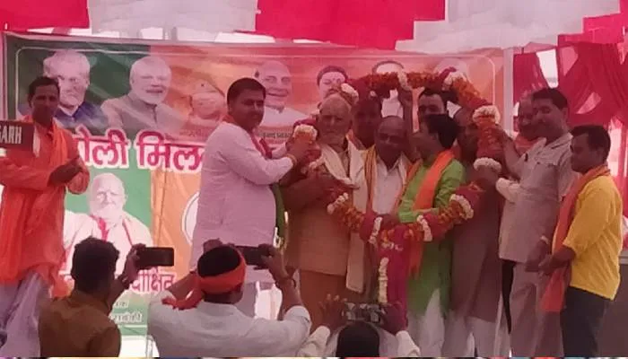 बाराबंकी: होली मिलन समारोह में उठा हैदरगढ़ में ट्रेनों के ठहराव न होने का मुद्दा, सांसद ने दिया यह आश्वासन