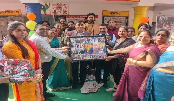 मुरादाबाद : मतदाता जागरूकता अभियान में बेहतर कार्य पर शिक्षक कर्मचारी सम्मानित
