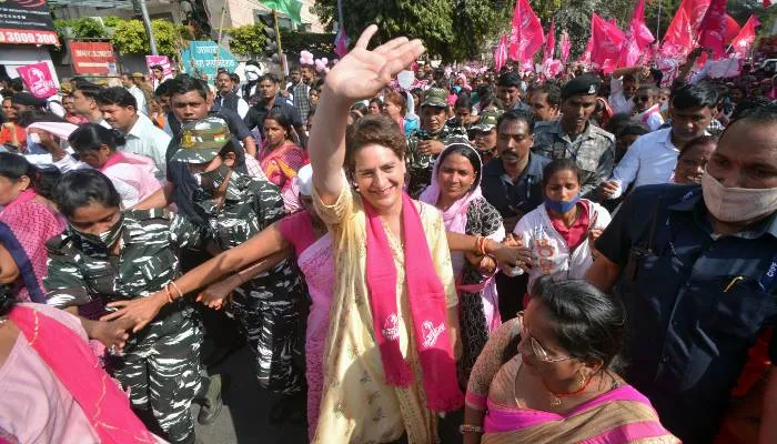 अंतरराष्ट्रीय महिला दिवस पर प्रियंका गांधी के नेतृत्व में लखनऊ में फिर गूंजा ‘लड़की हूं, लड़ सकती हूं’ का नारा