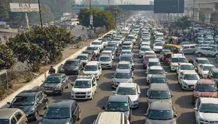 कानपुर: रूस-यूक्रेन युद्ध से 80 हजार वाहनों की रफ्तार में लगी ब्रेक