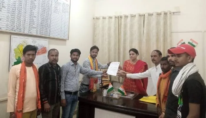 सीतापुर: विहिप ने की रास्ते से अंडे, मांस की दुकाने हटवाने की मांग
