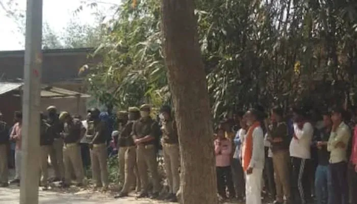 आजमगढ़: धारदार हथियार से नानी और नातिन की निर्मम हत्या, इलाके में सनसनी, जांच में जुटी पुलिस