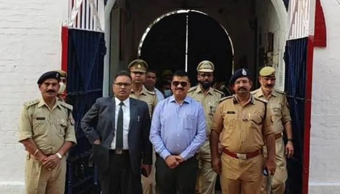 बहराइच: अधिकारियों ने किया जिला जेल का निरीक्षण, भोजन और सफाई व्यवस्था का लिया जायजा